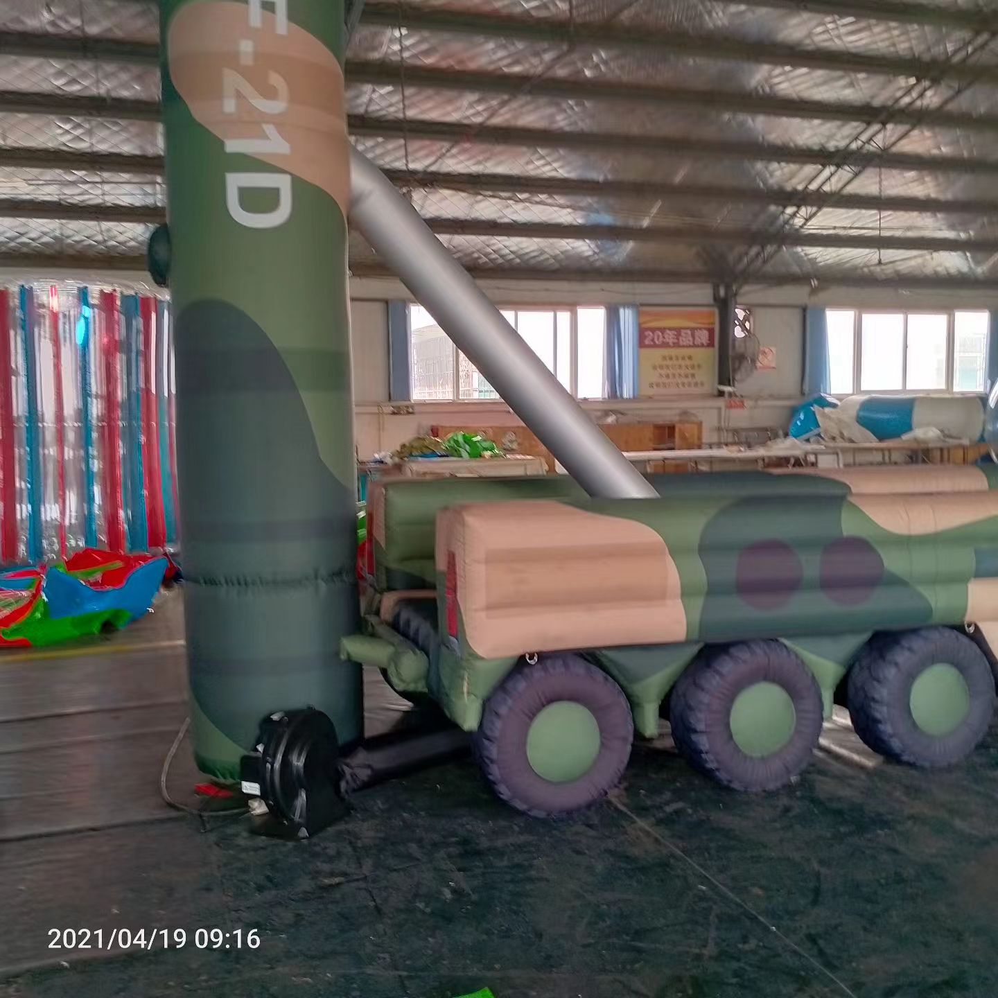 点军军事演习中的充气目标车辆：模拟发射车雷达车坦克飞机